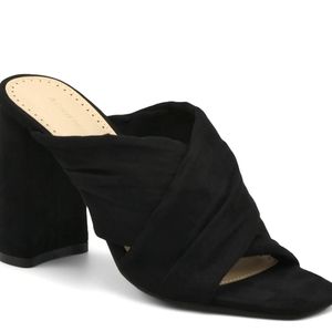Adrienne Vittadini Cross Sandal